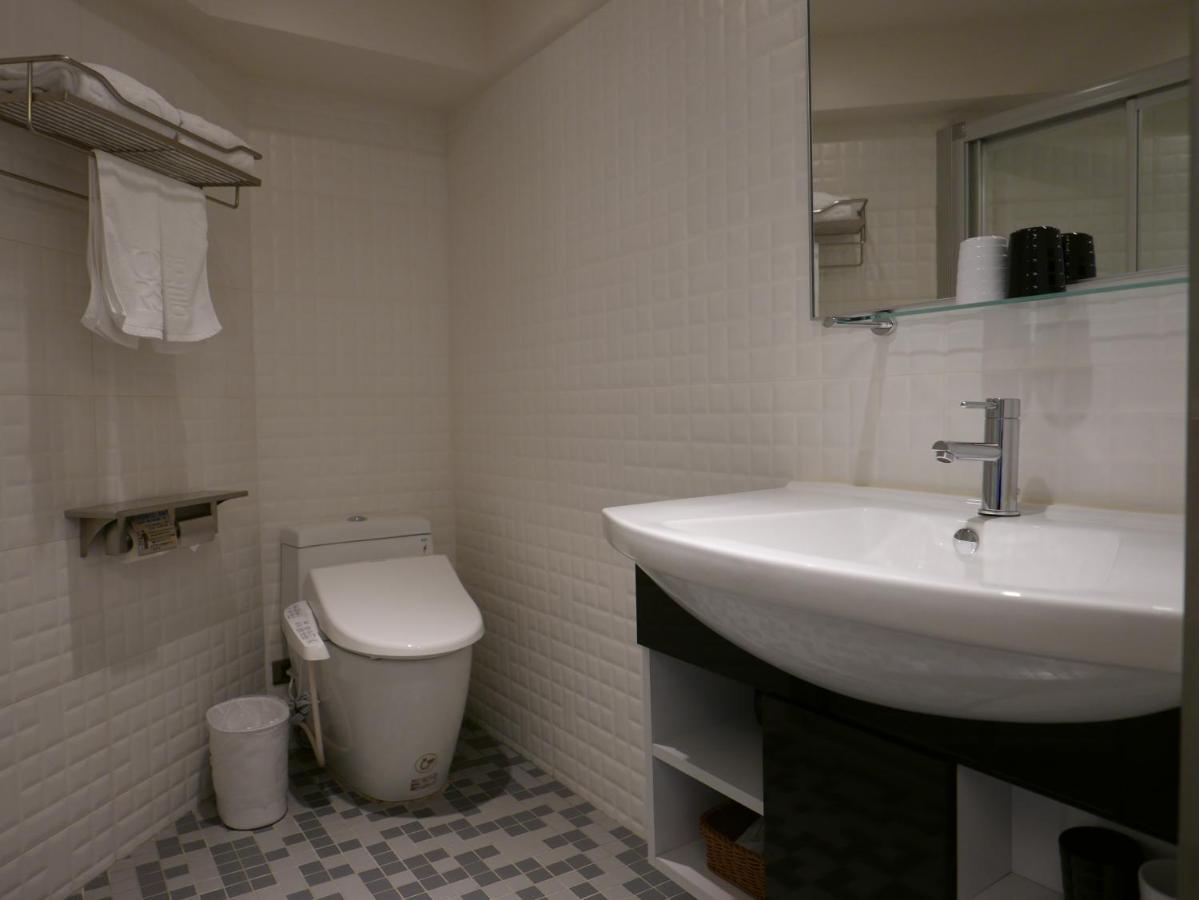 泊居旅店二館 Oursinn Hotel 2 Тайпей Екстериор снимка