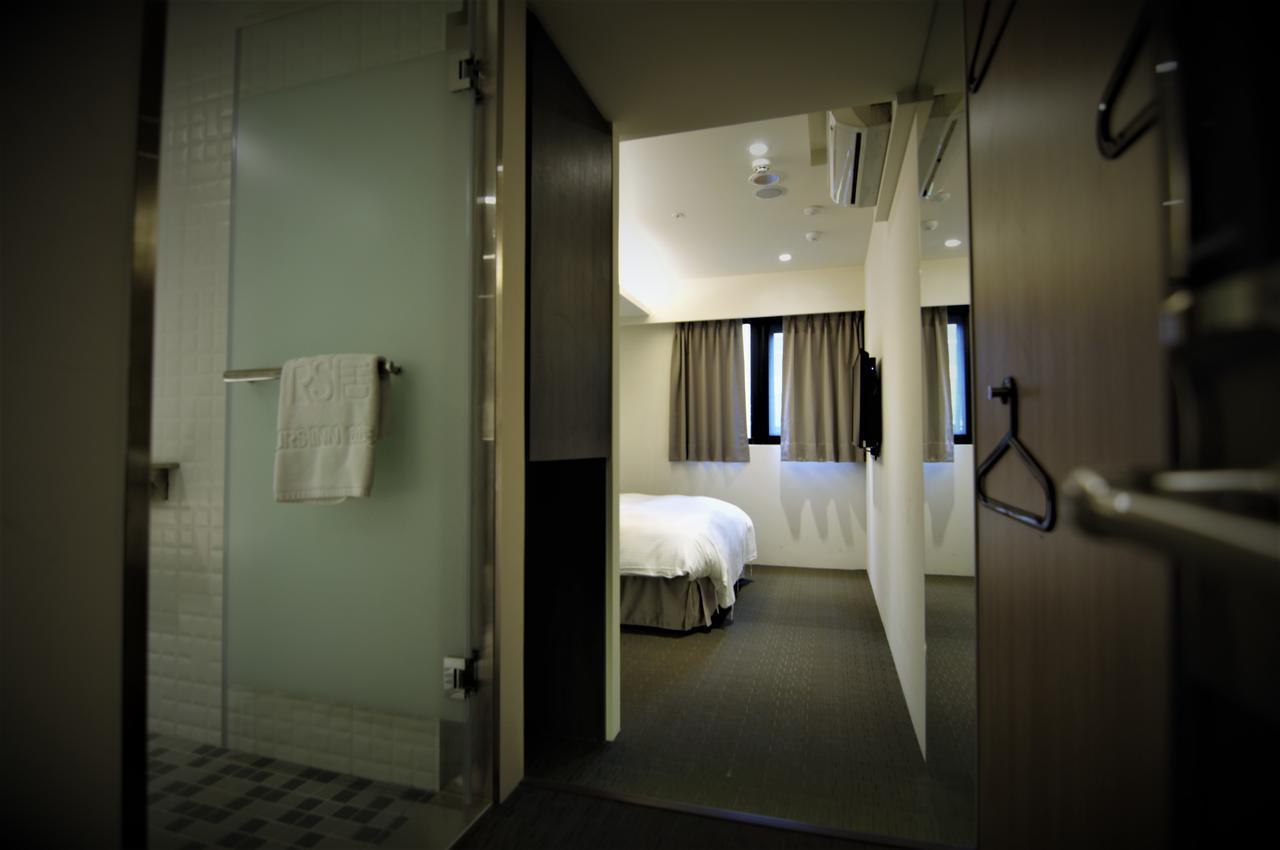 泊居旅店二館 Oursinn Hotel 2 Тайпей Екстериор снимка