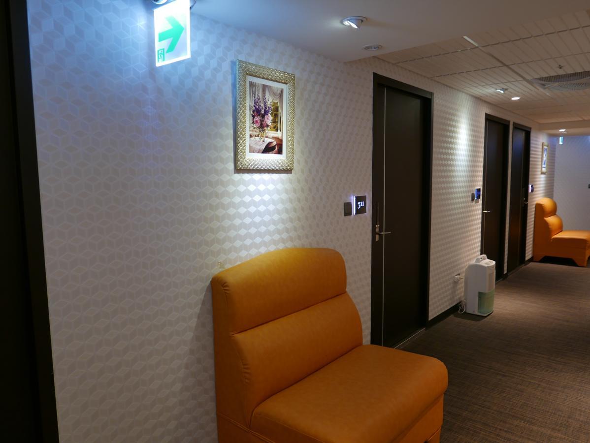 泊居旅店二館 Oursinn Hotel 2 Тайпей Екстериор снимка