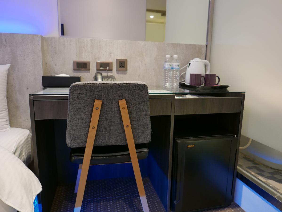 泊居旅店二館 Oursinn Hotel 2 Тайпей Екстериор снимка