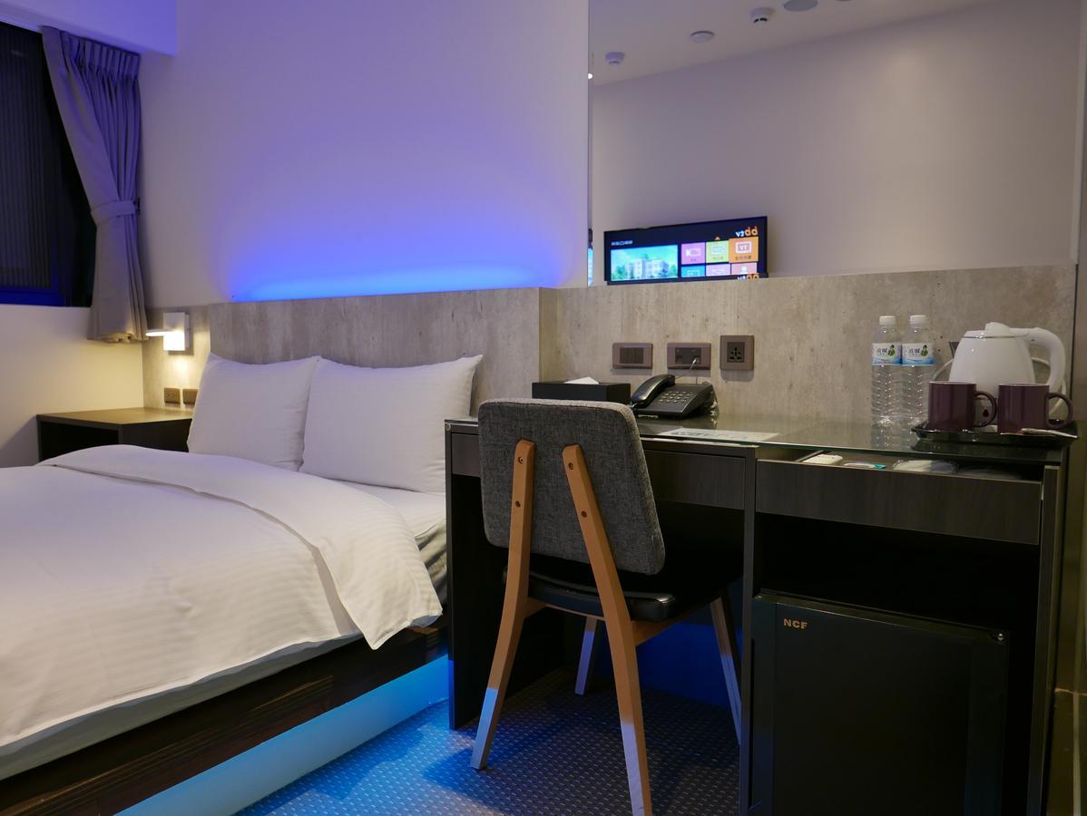 泊居旅店二館 Oursinn Hotel 2 Тайпей Екстериор снимка