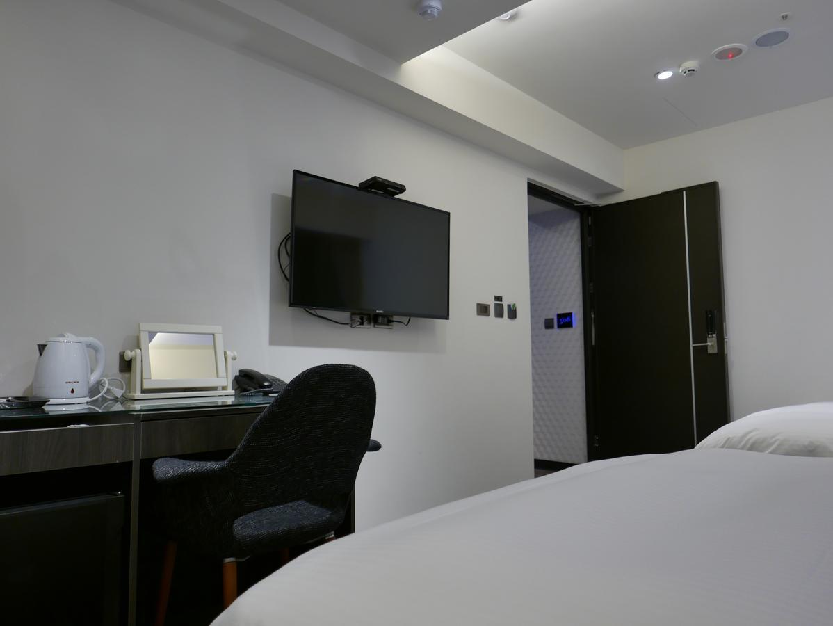 泊居旅店二館 Oursinn Hotel 2 Тайпей Екстериор снимка