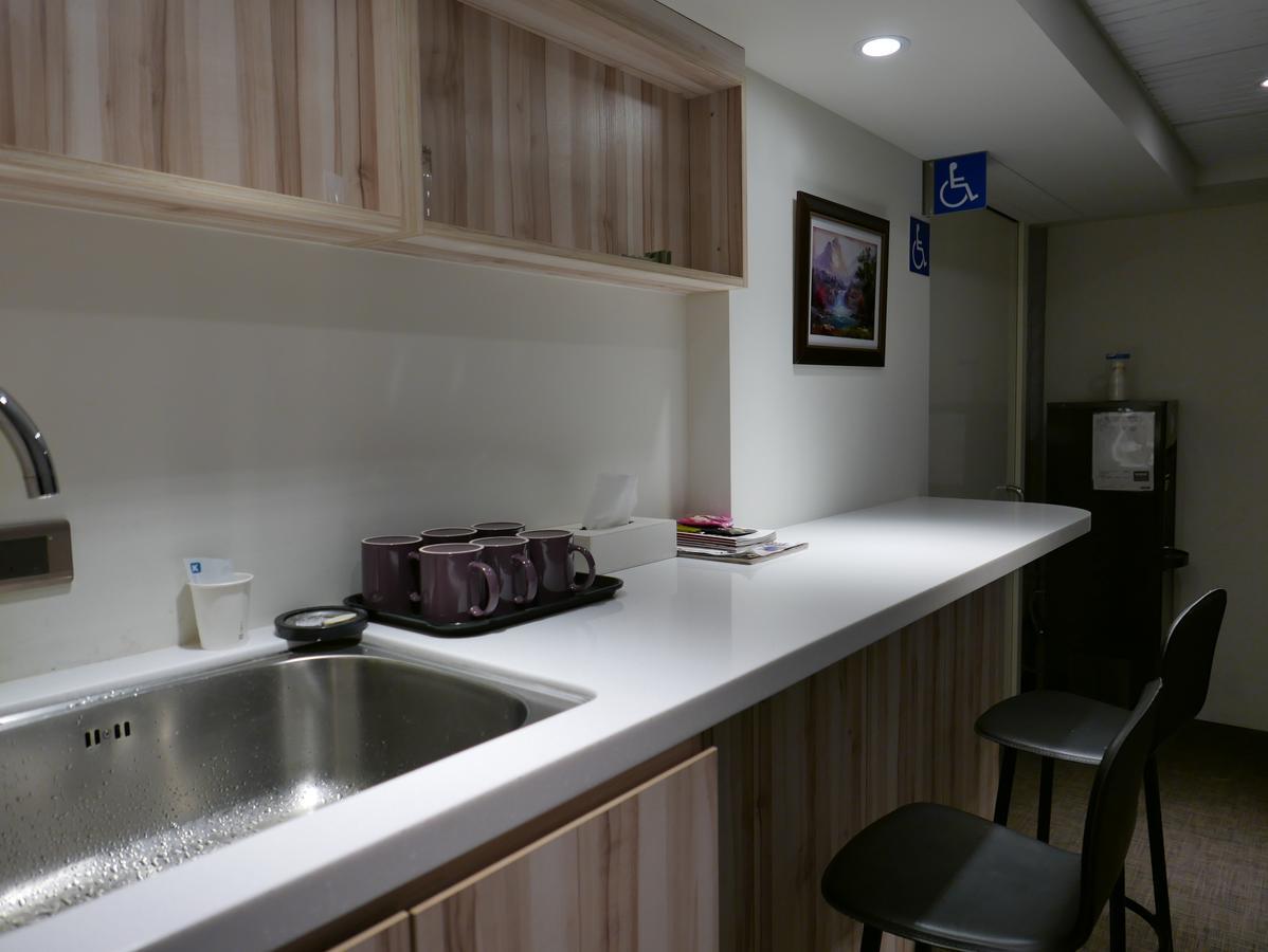 泊居旅店二館 Oursinn Hotel 2 Тайпей Екстериор снимка