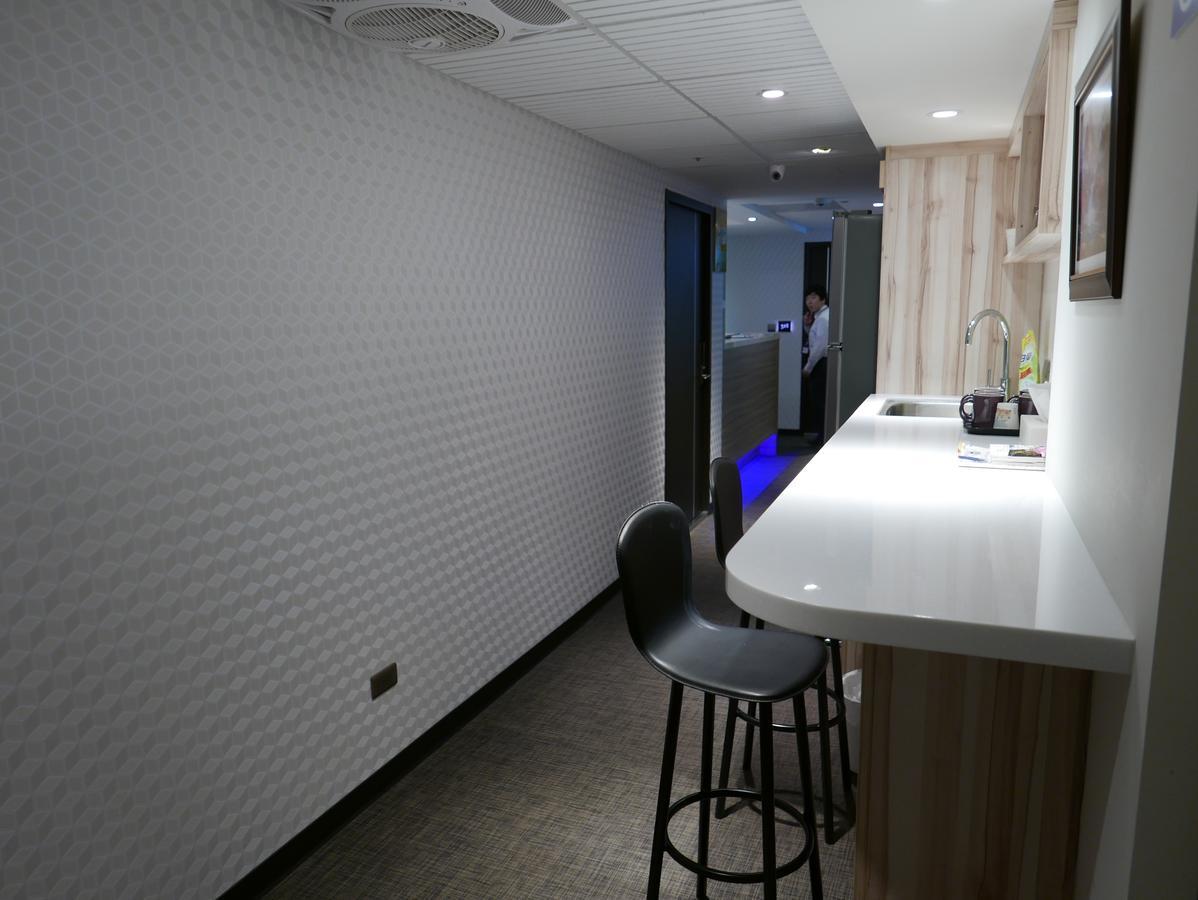 泊居旅店二館 Oursinn Hotel 2 Тайпей Екстериор снимка