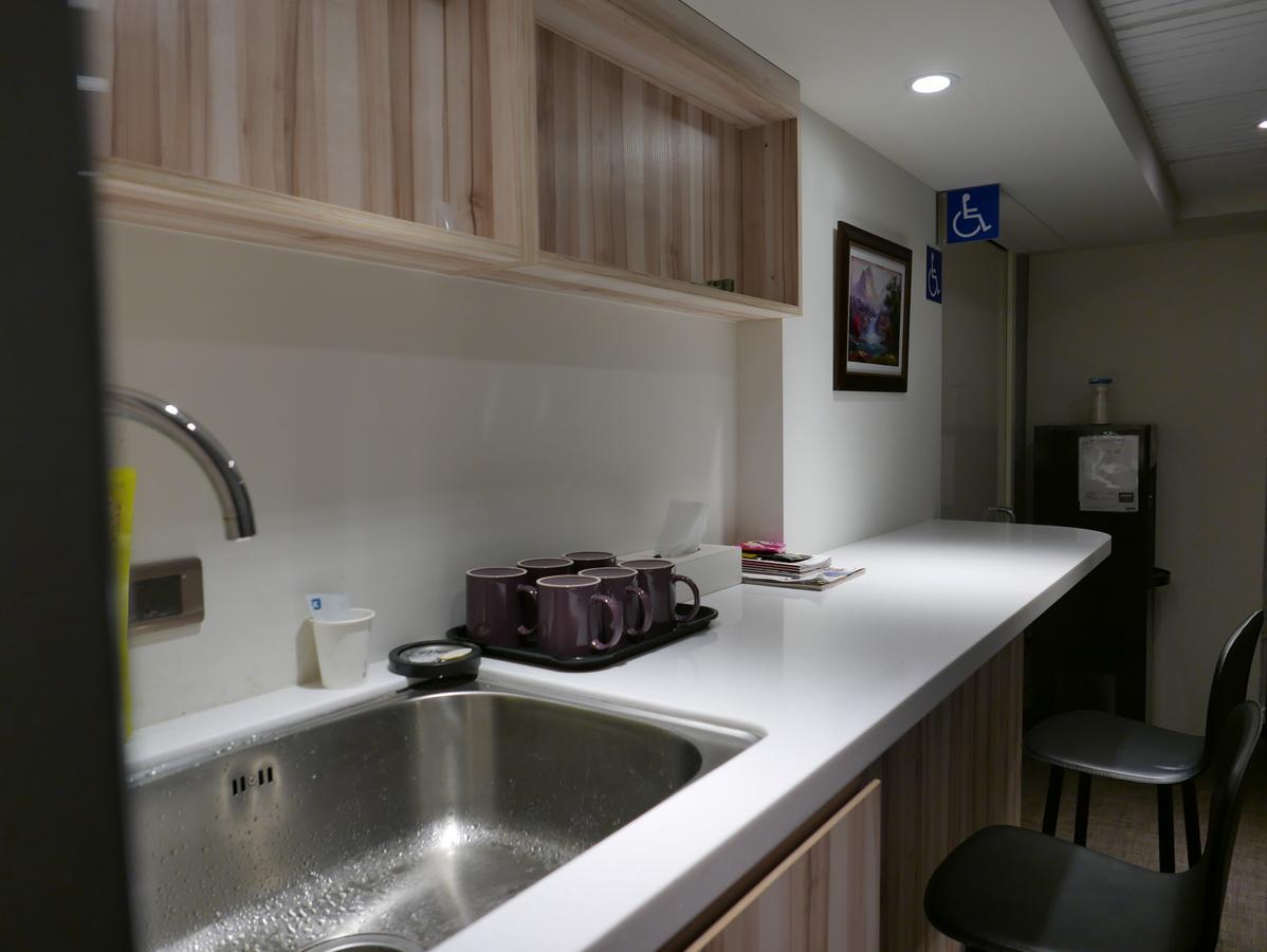 泊居旅店二館 Oursinn Hotel 2 Тайпей Екстериор снимка